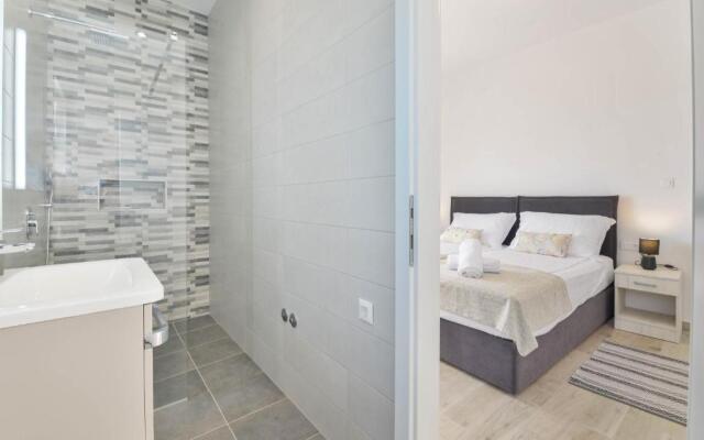 Luxury villa with pool near the beach 2