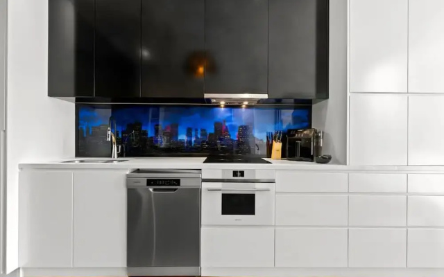 Elegant 1-bed With Study by Balmain Wharf
