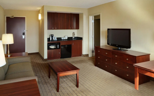 Holiday Inn and Suites Winnipeg Downtown by IHG