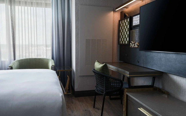 Renaissance Chicago North Shore Hotel