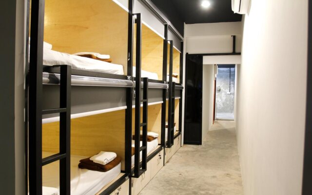 De' Factory Station Hotel