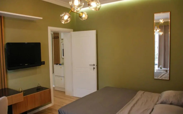 Roza's Studio Tirana Center