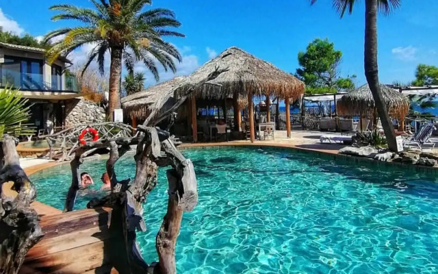 Gloria Maris Hotel Suites & Villas