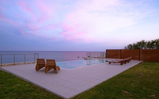 Kiotari Beach Villas - Luxury Retreat