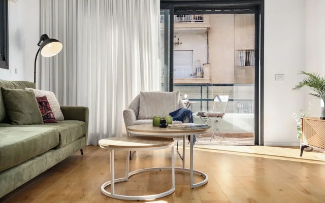 Sunny Chic in TLV Center by Sea N' Rent