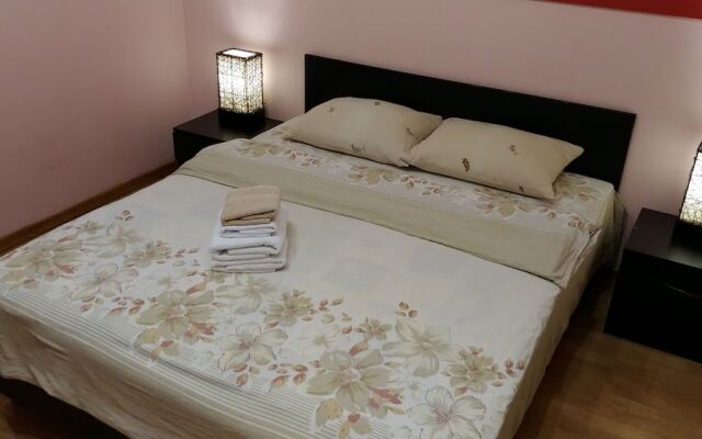 Lux. Two bedrooms. 17 Baseina St. Centre of Kiev