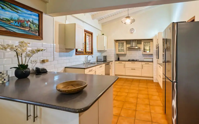 Secluded Villa With Pool3min to Beachfree Utilities