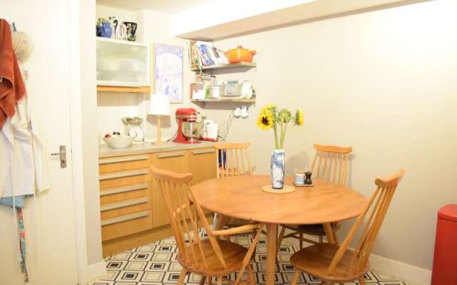 Spacious 1 Bedroom Victorian Apartment