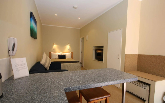 Spinnaker Motel