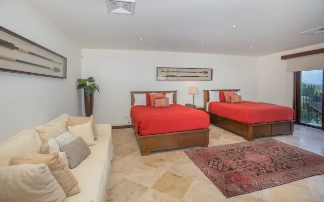 Pristine Bay 4033 4 Bedroom Home by RedAwning