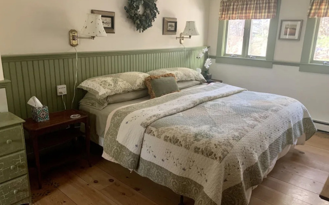 The Buttonwood Inn on Mt. Surprise - фото 2