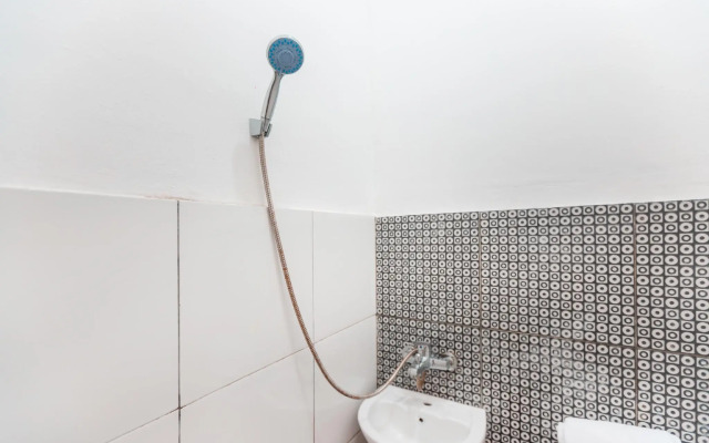 Super OYO 2223 J&b Room Utan Kayu