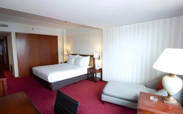 REDTOP Hotel & Convention Center