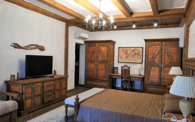 Fishing and Hunting Base Yakor'