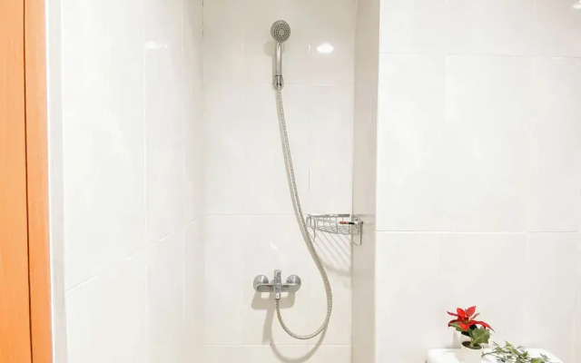 Cream Tone Studio At Evenciio Margonda Apartment