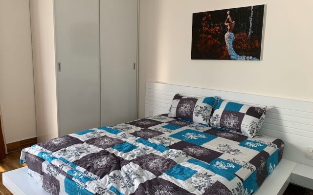 Oyo 1087 Hm Apartment