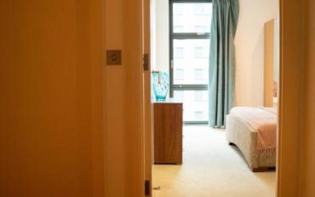 Oyo Home 137 Discovery Dock