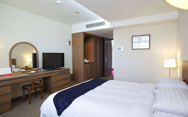 Ramada by Wyndham Dongtan Hotel