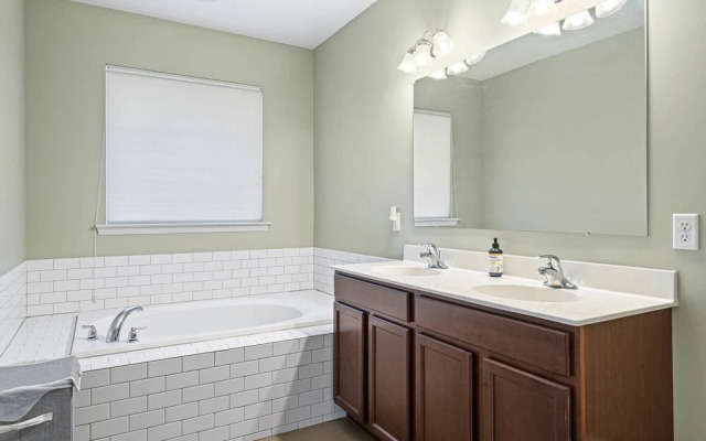 Grande Getaway Walking Distance to the Beach