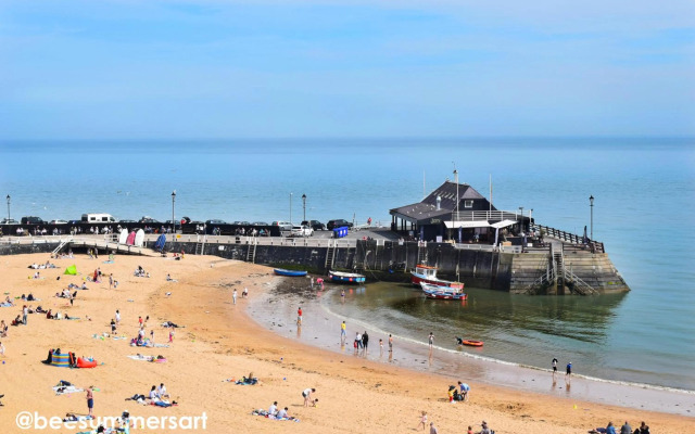 Popular - Modern Walpole Bay Apartment