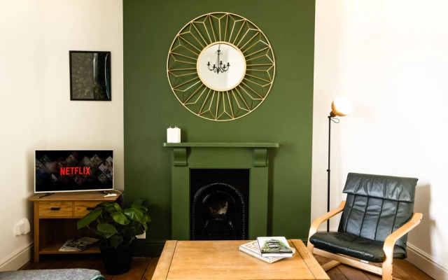 Stunning 1 Bedroom Apartment - Plymouth