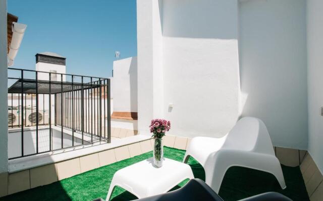 Hostly Acetres 2A-Penthouse in City Center-Fibre-Parking Opt