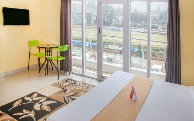 OYO 10673 Time Palace Residency