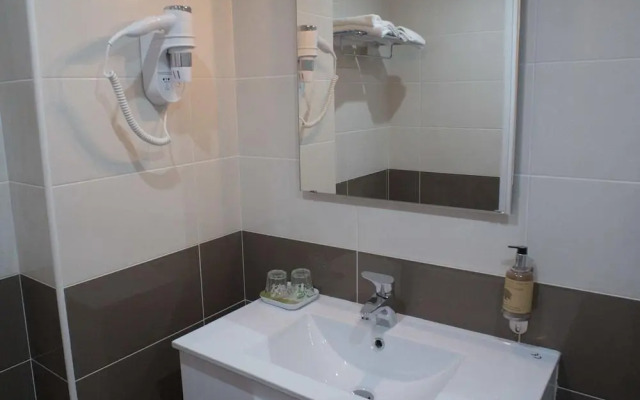 Hotel Milton (ex Gis Hotel)