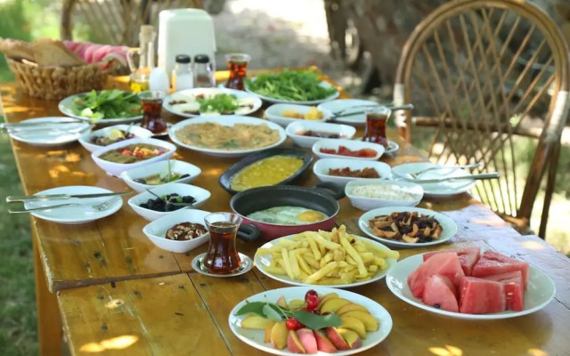 Gokceada Uysallar Köy Evi