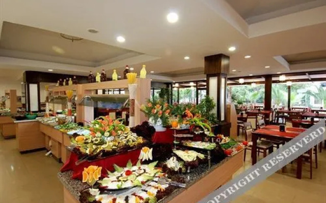 Maya World Golf Side