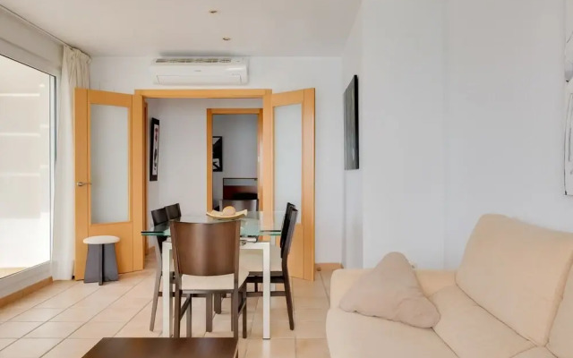 Quaint Apartment close to the Seabeach