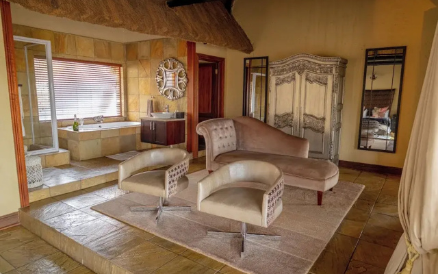 Mmakuba Private Game Lodge