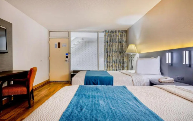 Econo Lodge Coliseum