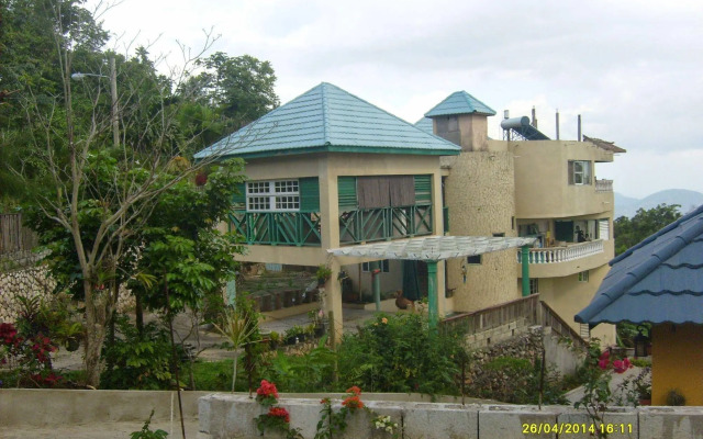 Naturesview Castle B&B