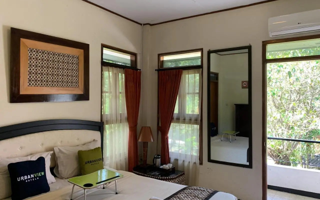 OYO 261 Sasono Putro Residence