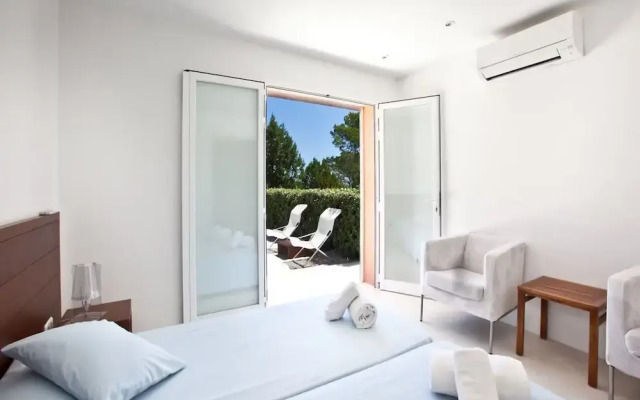 Beautiful Villa in Inviting Space