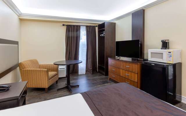Travelodge by Wyndham Sarnia