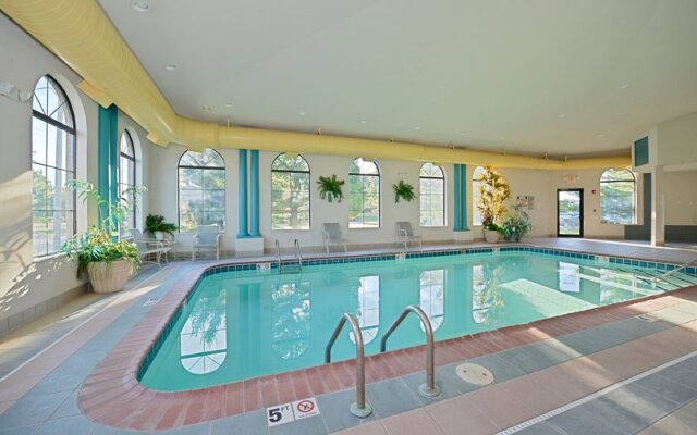 Days Inn & Suites By Wyndham Kalamazoo