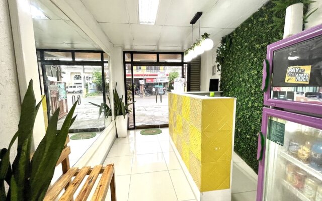 Super OYO 910 Sabaidee Suites