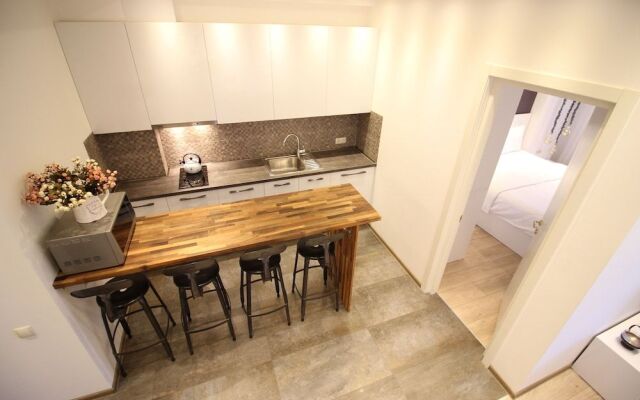 Maxela Rooms & Suites