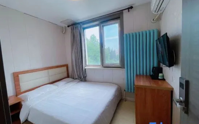 Jingkanglong Hotel (West Gate of Communication University of China)