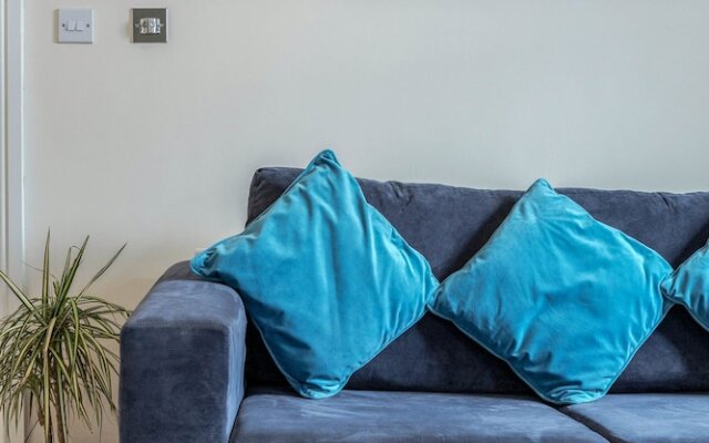 Luxury 1 Bedroom Apartment with Parking
