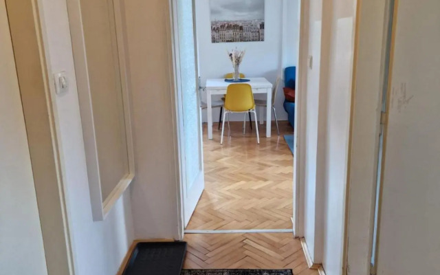 Lovely condo with free parking