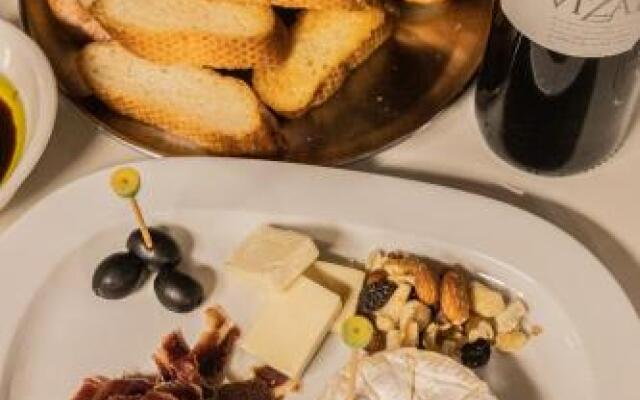 Gurembat House - Blue 101