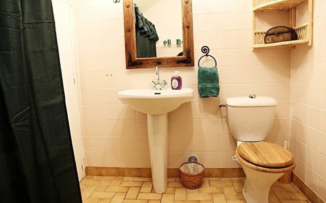 The Archeologist Home-Chateau Le Mur