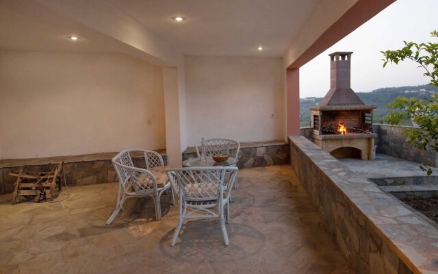 Spacious House with great view in Corfu