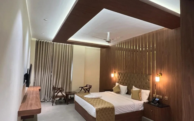 Hyders Mahal and Hotel