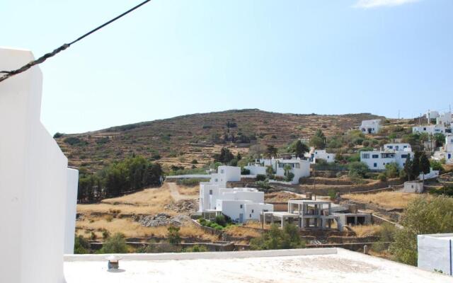 Antigonis traditional house in lefkes village