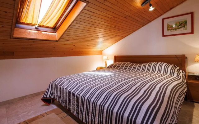 Classic and Trendy Apartment With Terrace