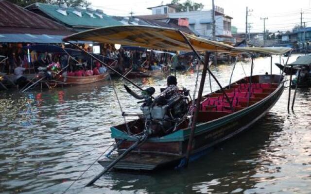 Vayla Samran 2 Amphawa Floating Market